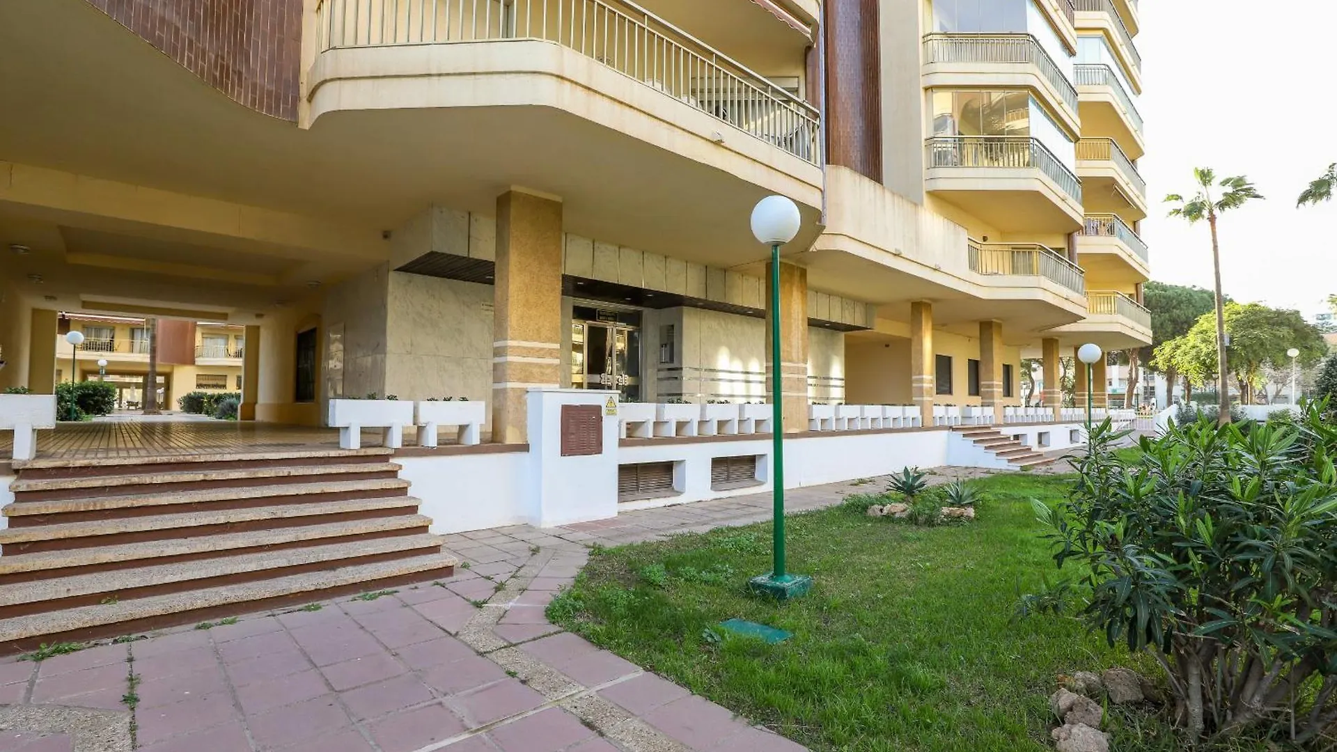 Fuengirola Beachfront - Dona Sofia Apartment